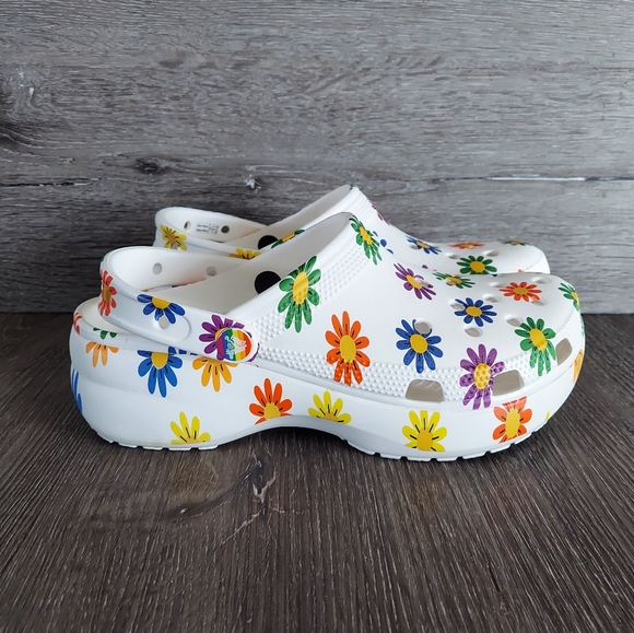 Crocs Classic Pride Floral Daisy Platform Clog - Women's 9 - Picture 1 of 10
